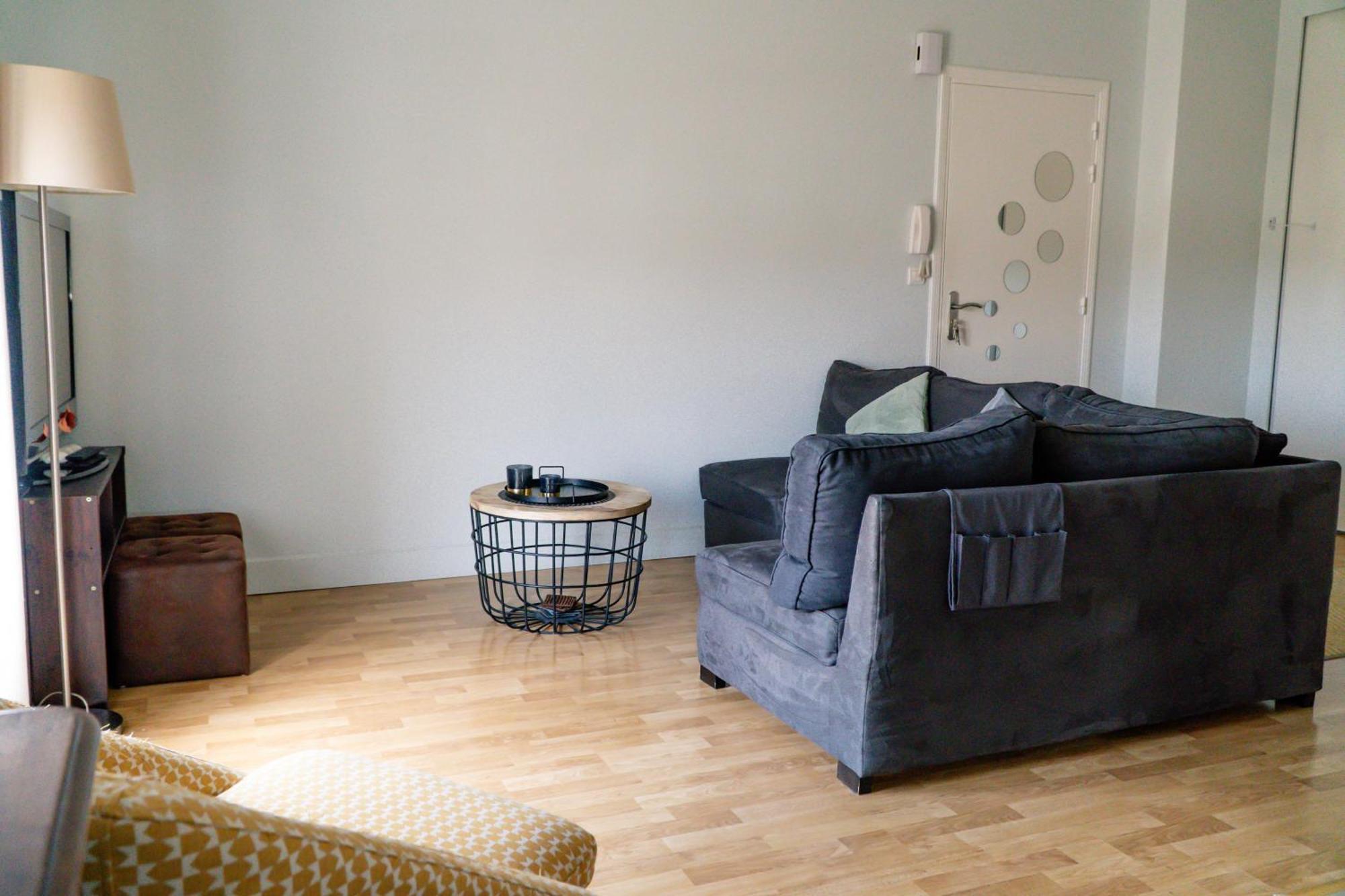 Simplicite Et Calme En Appartement A Issoire Exterior foto